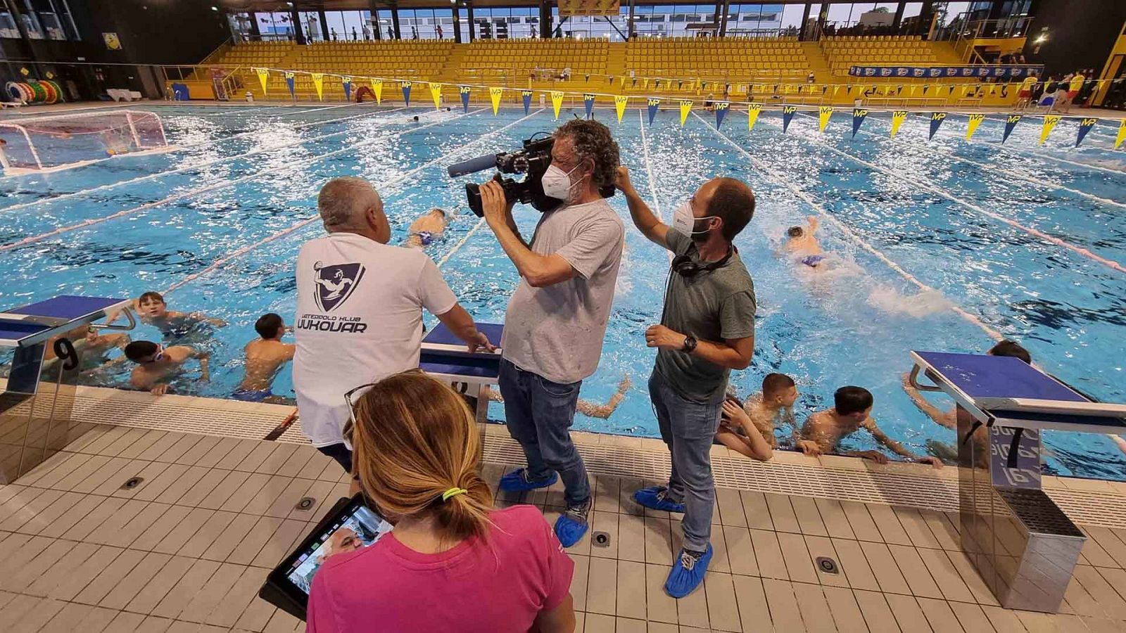 El equipo de 'En Portada' con uno de los protagonistas del reportaje