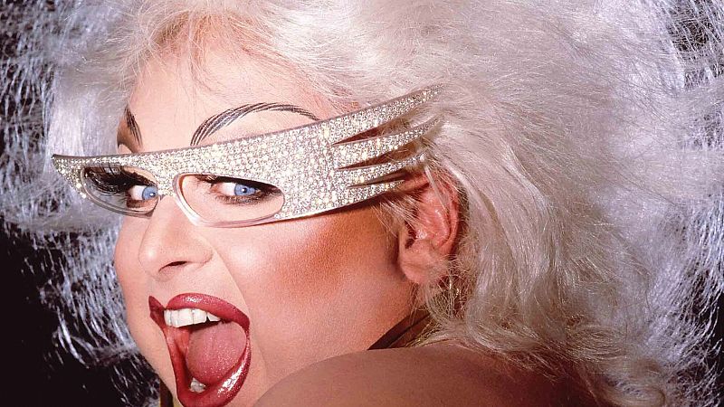 Loewe expone el universo 'queer' de Divine, icono de la transgresión, la polémica y el exceso