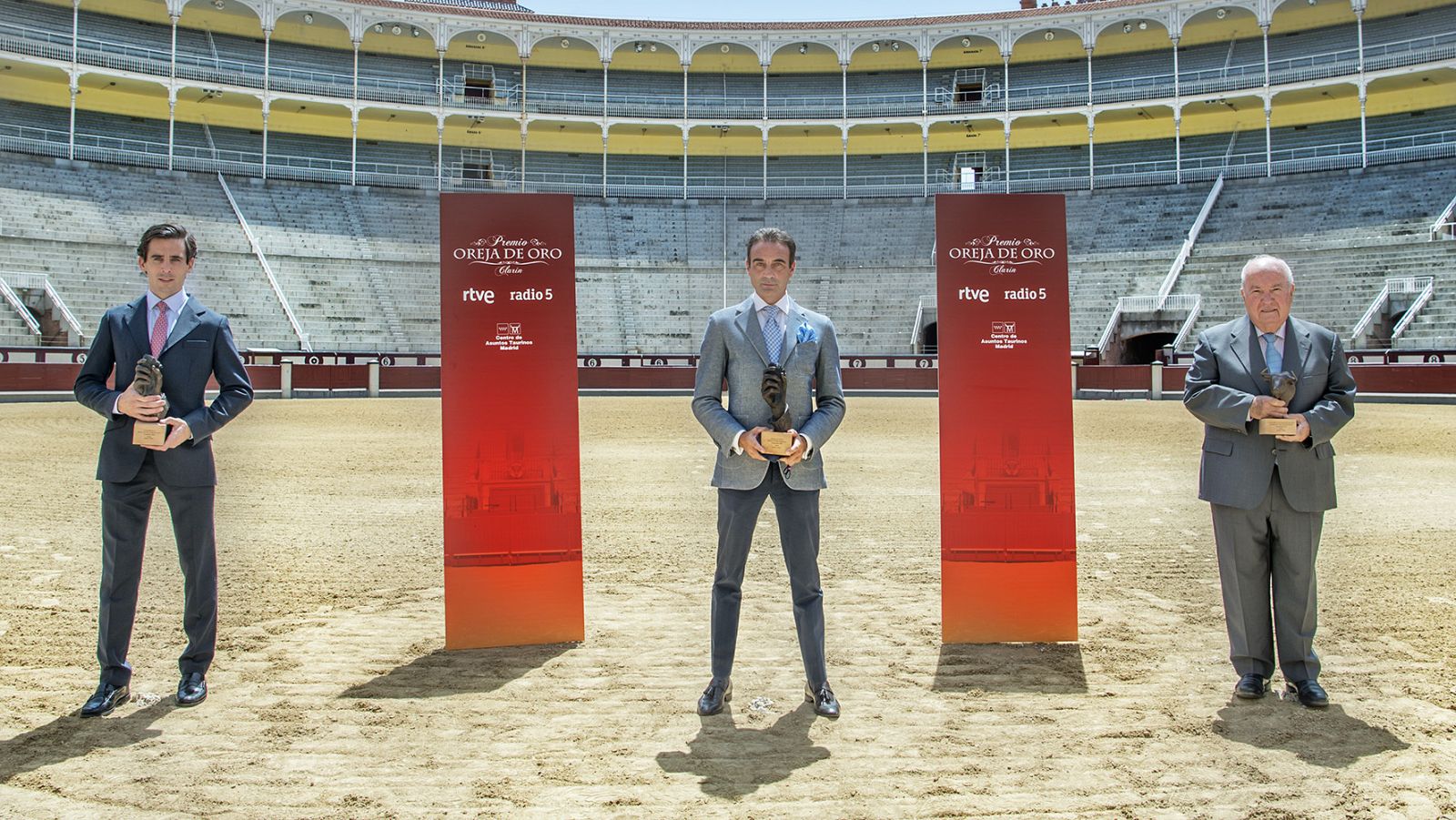 Juan Ortega, Enrique Ponce y Victoriano de Rio, Premios Oreja y Hierro de Oro 2020, en Las Ventas