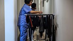 Un tercio de las empleadas del hogar en España trabaja sin contrato, según la OIT
