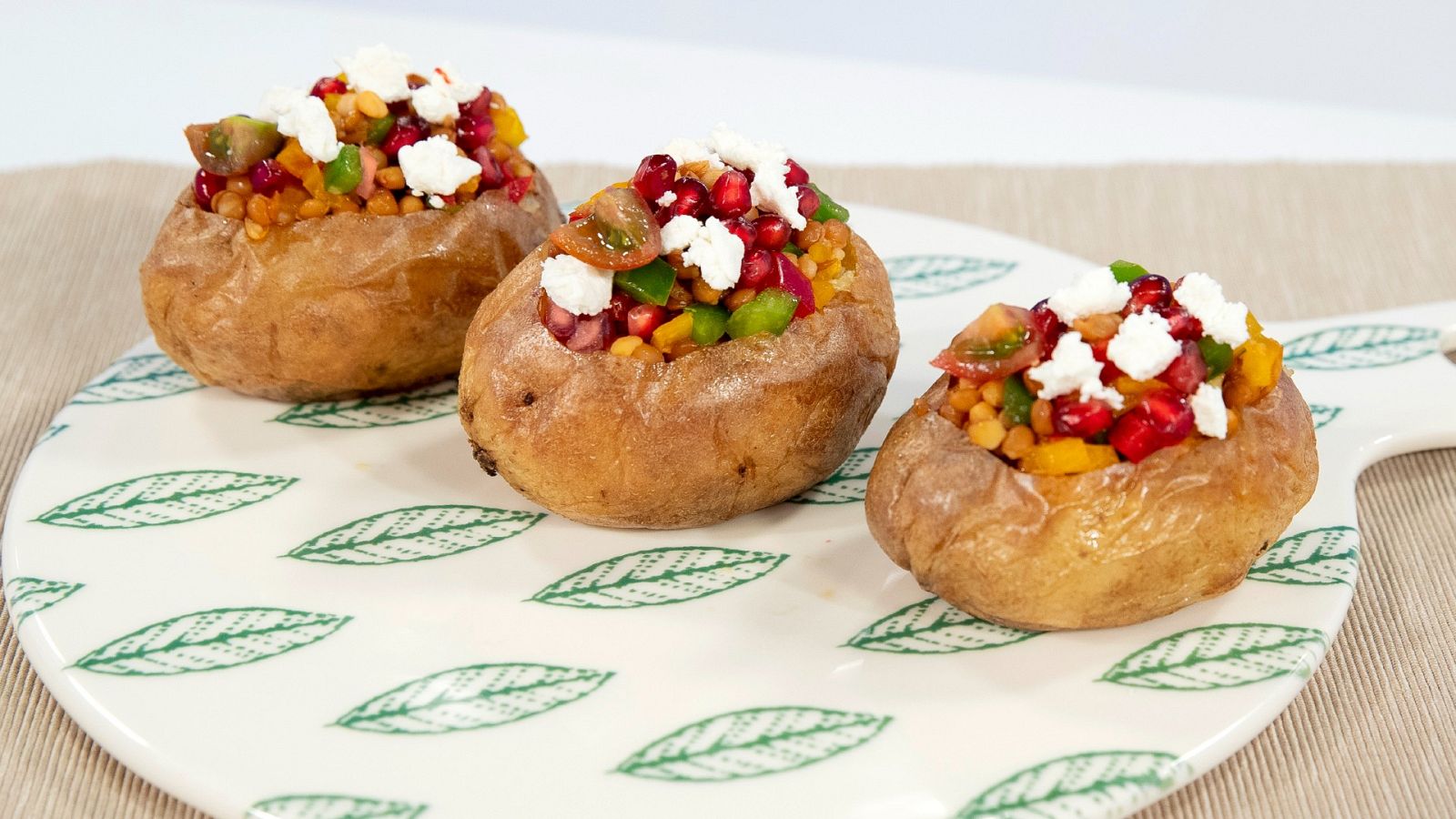 Patatas rellenas de ensalada de lentejas