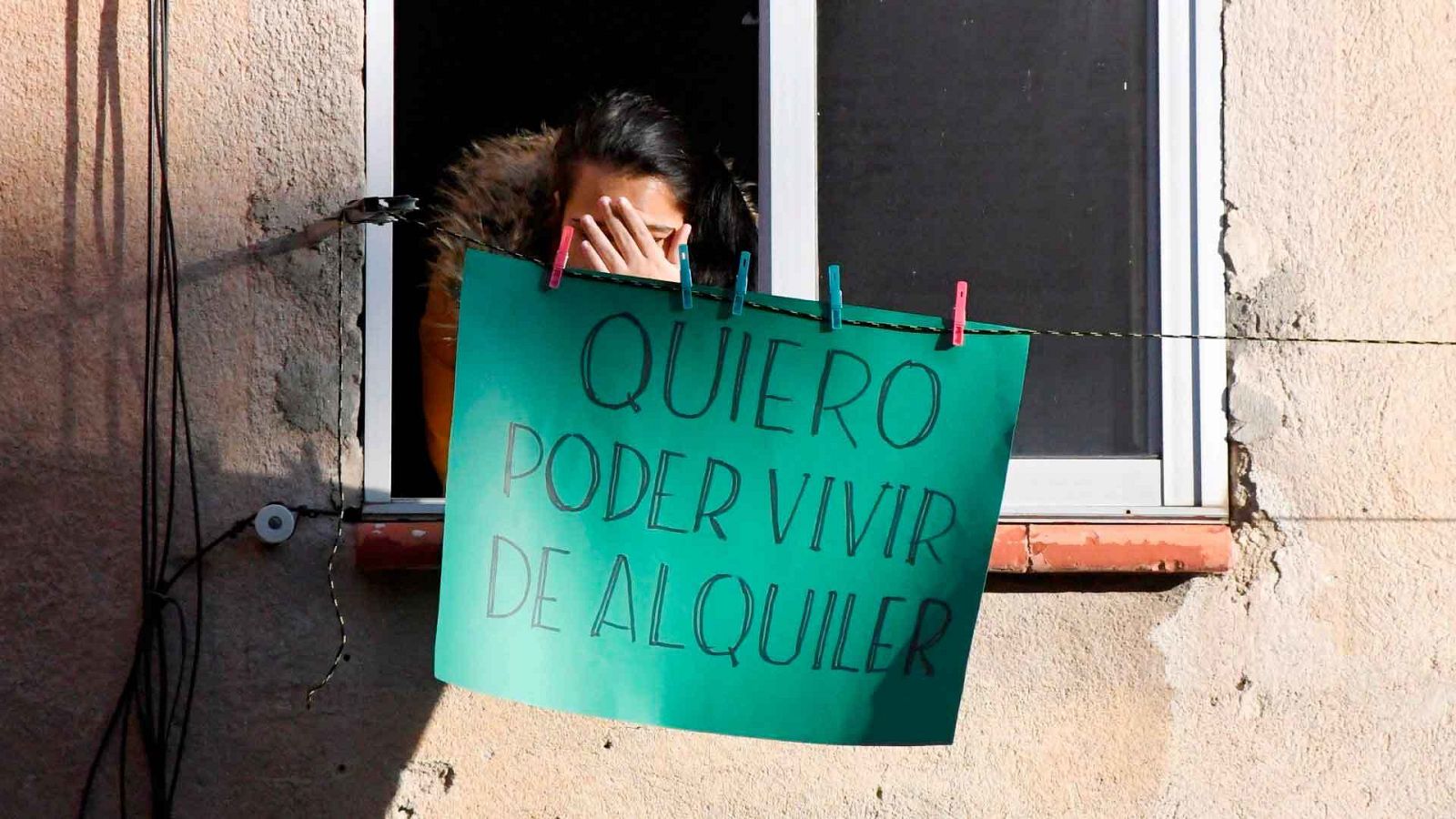 Vecinos de Barcelona exigen que se paralicen todos los desahucios