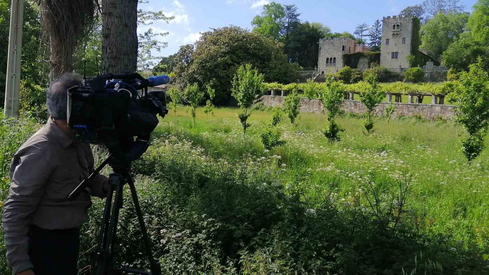 El equipo de 'Crónicas' grabando el Pazo de Meirás