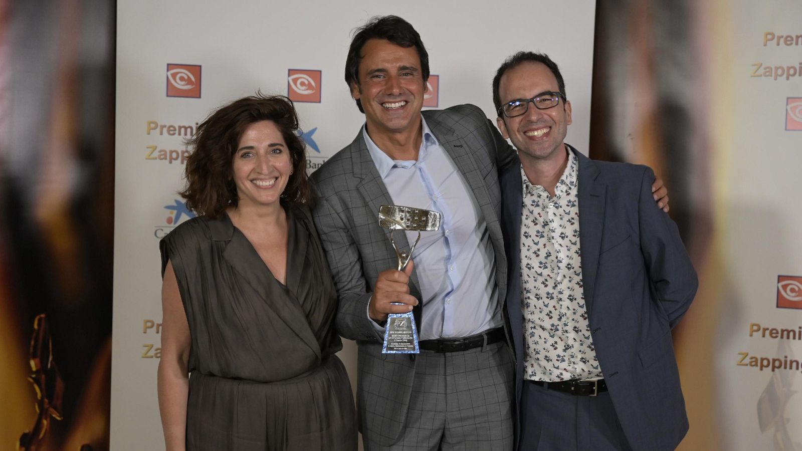 Estefanía Camarasa, Ion Aramendi i Hugo Tomás recullen el premi a millor concurs per 'El cazador'