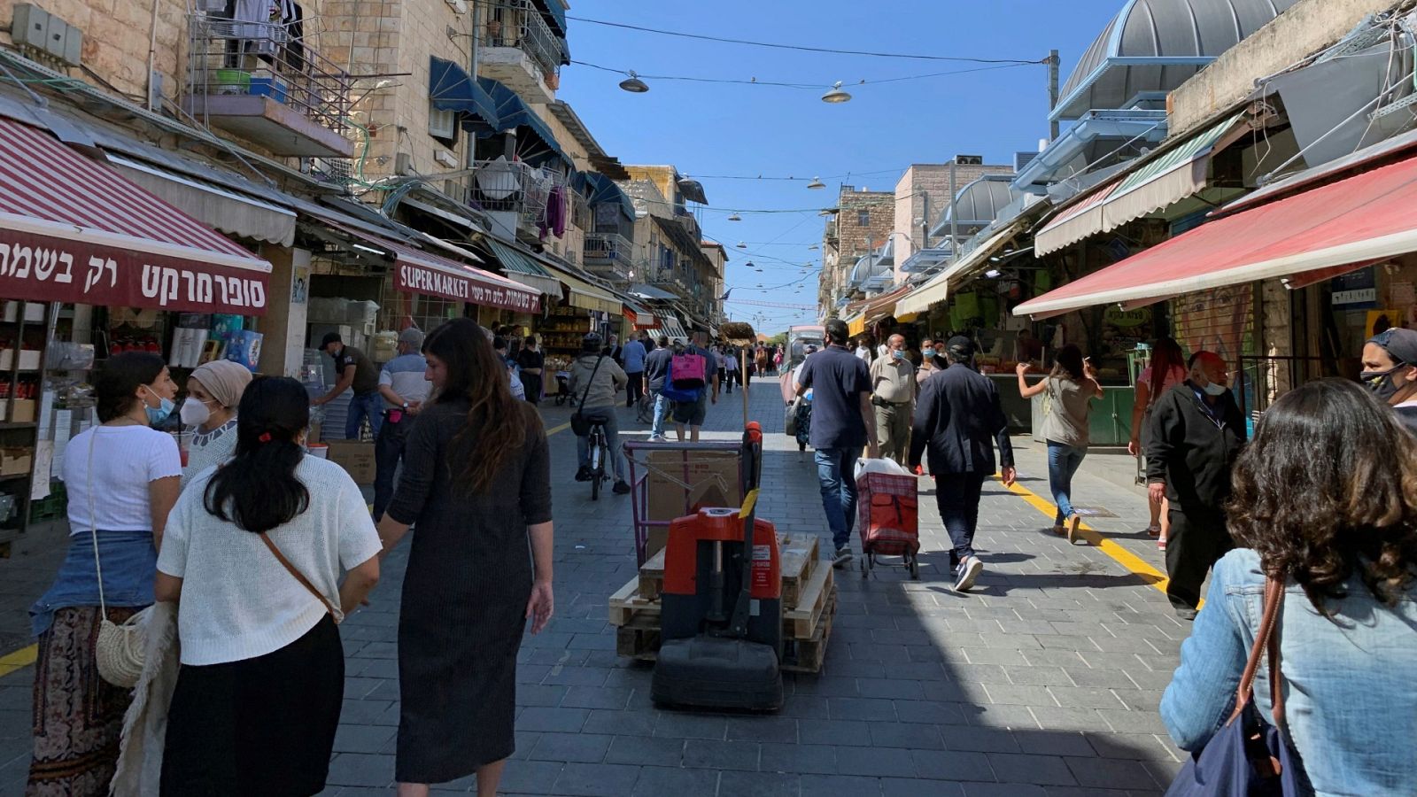 Israel retoma la mascarilla en interiores, diez días después de deshacerse de ella