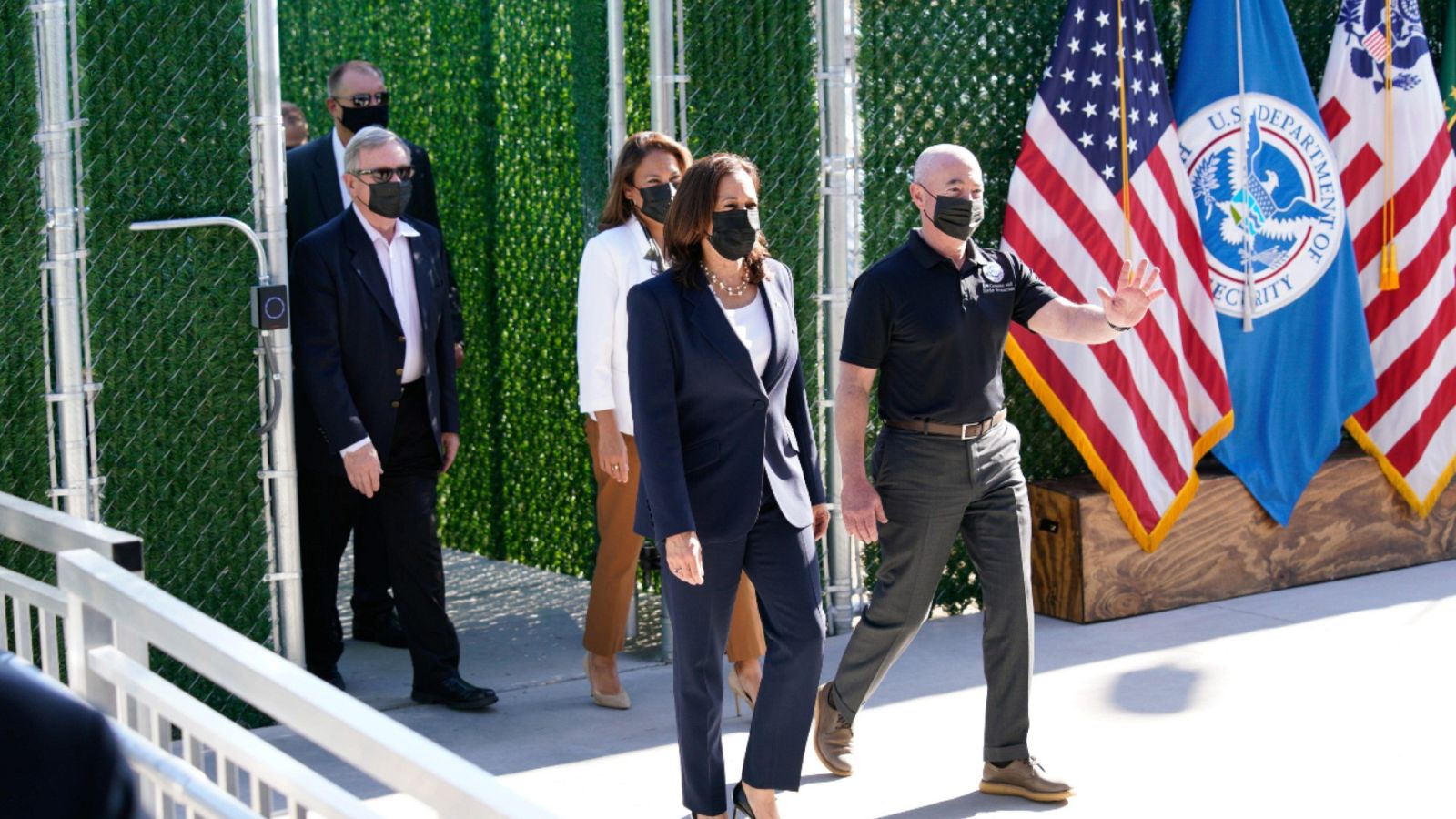 Kamala Harris promete un sistema migratorio más "humano" en su visita a la frontera con México