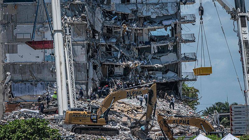 El derrumbe de un edificio en Miami deja ya doce fallecidos mientras 149 personas continúan desaparecidas