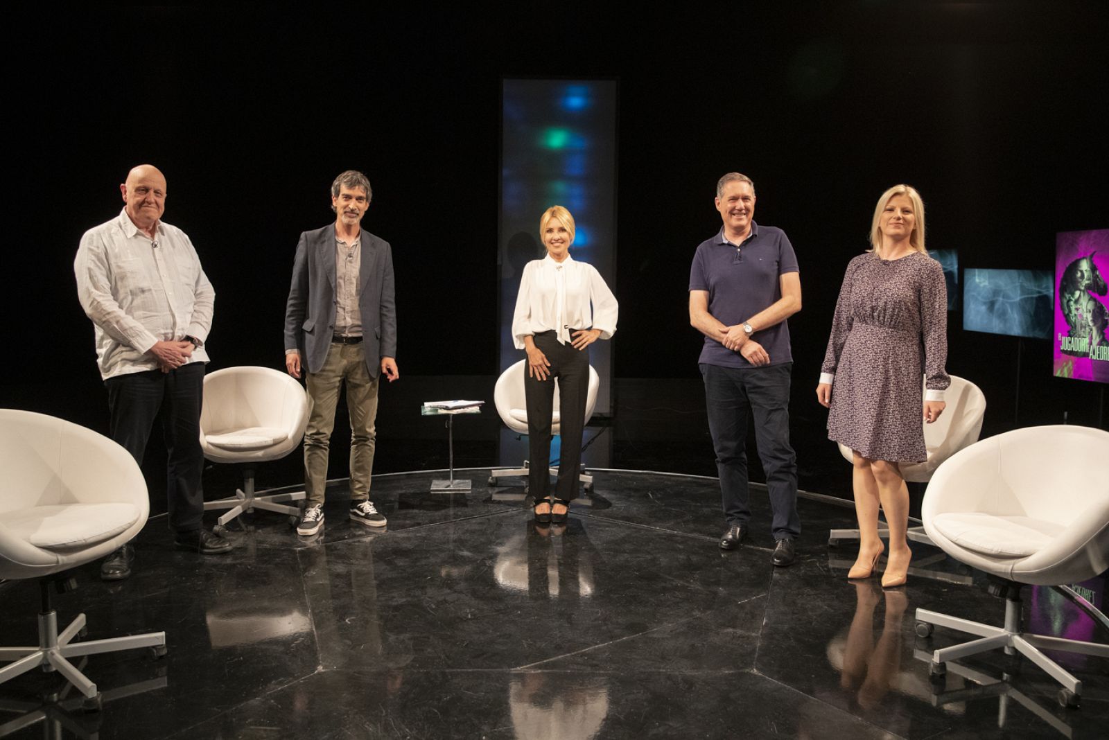 Leontxo García, Manuel Azuaga, Miguel Illescas y Olga Alexandrova con Cayetana Guillén Cuervo.