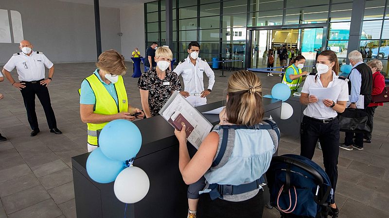 El paro registra en junio su mayor descenso mensual de la historia con 166.911 desempleados menos