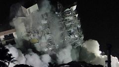 Demolido con una explosión controlada los restos del edificio siniestrado en Miami-Dad