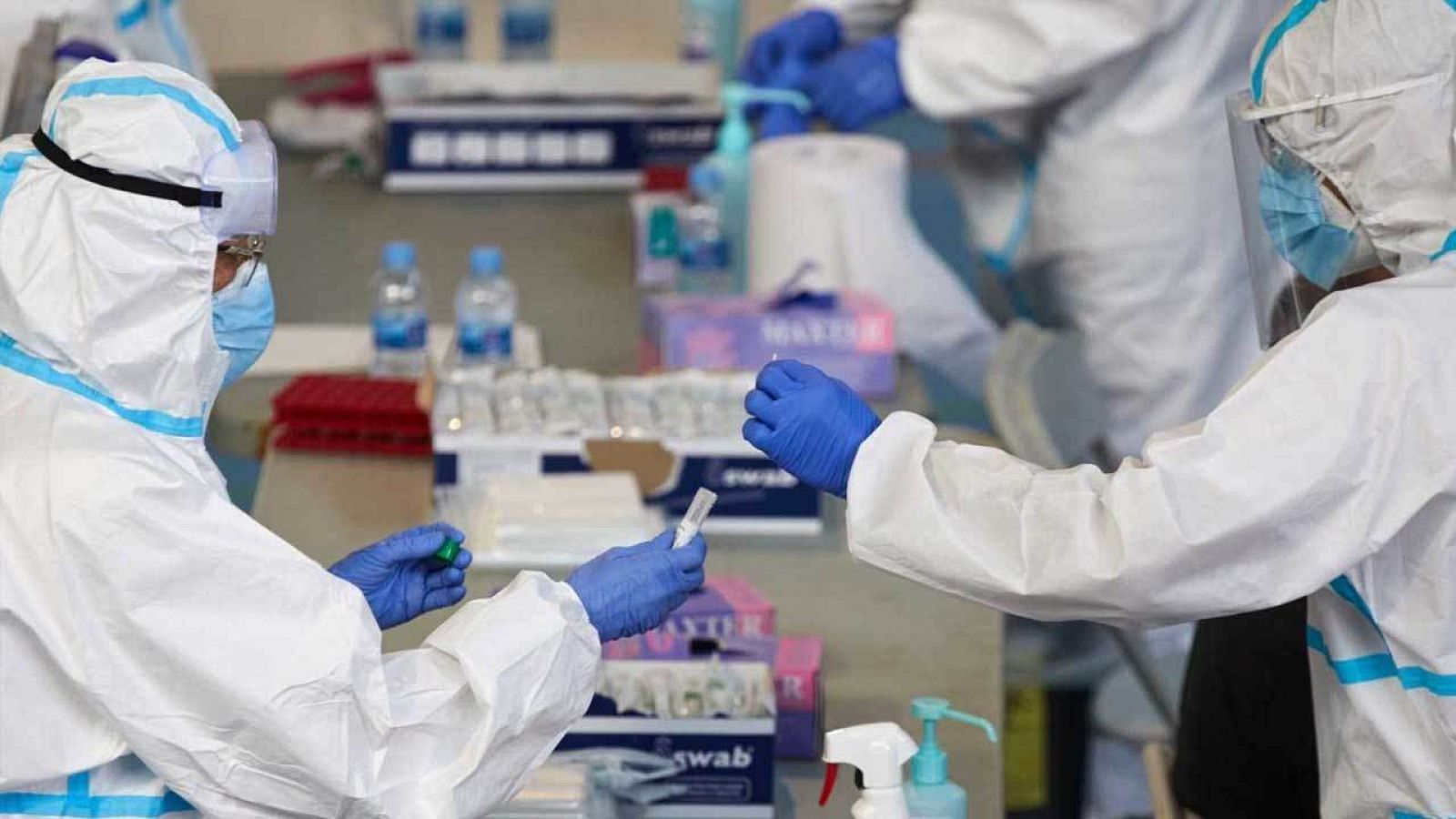 L'explosió de casos comença a notar-se als hospitals