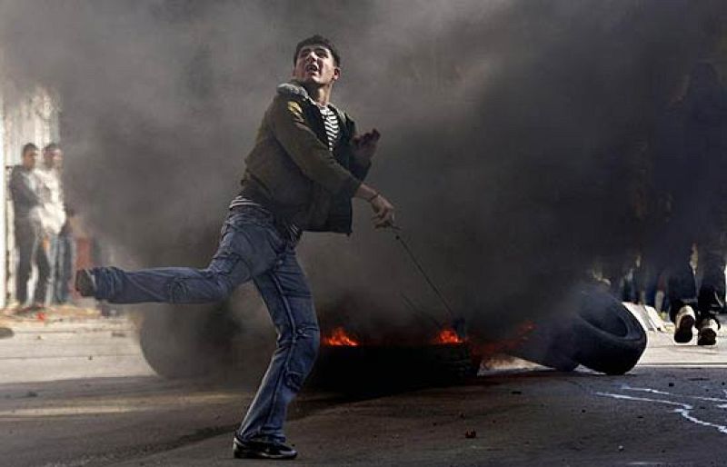 Israel bombardea sin descanso y Abas dice que Hamás podía haber evitado el ataque