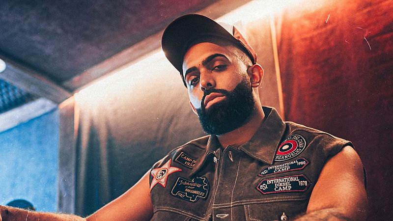 Eladio Carrión reafirma su trono en el trap latino con 'SEN2 KBRN'