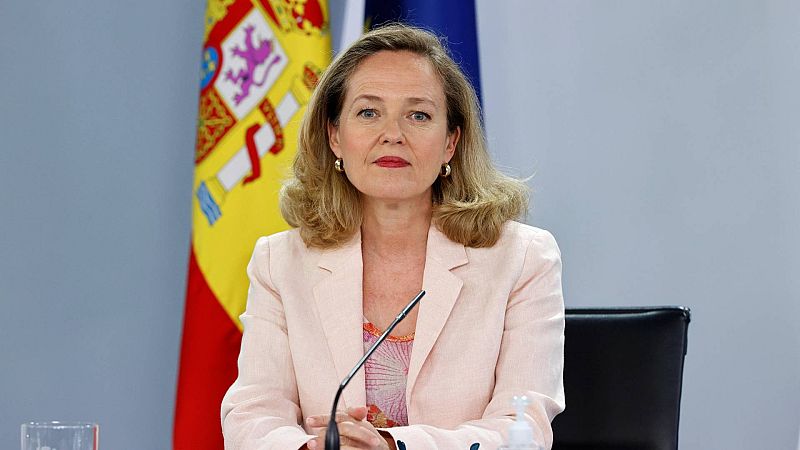 Calviño aboga por ver cómo evoluciona el empleo en el segundo semestre antes de subir el salario mínimo