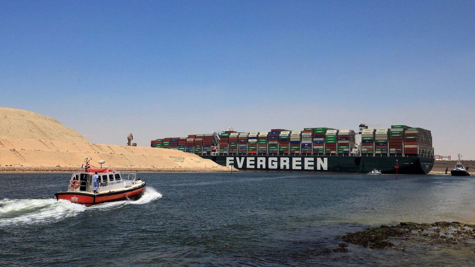 El buque Ever Given zarpa del Canal de Suez