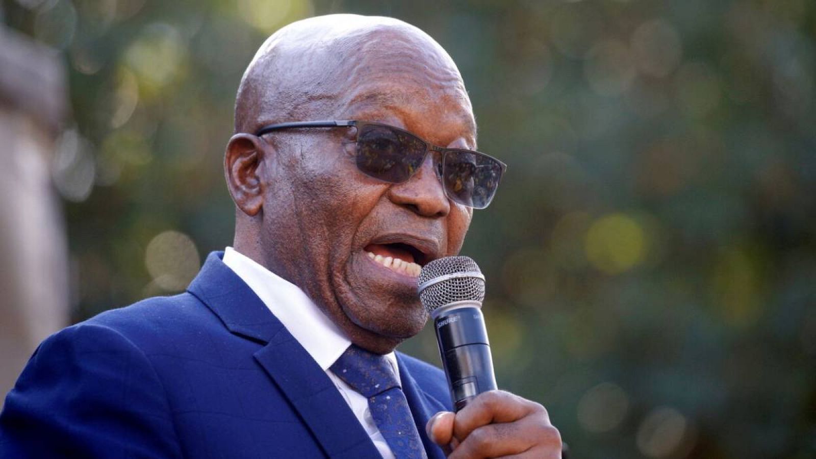 El expresidente sudafricano Zuma se entrega para cumplir prisión por desacato