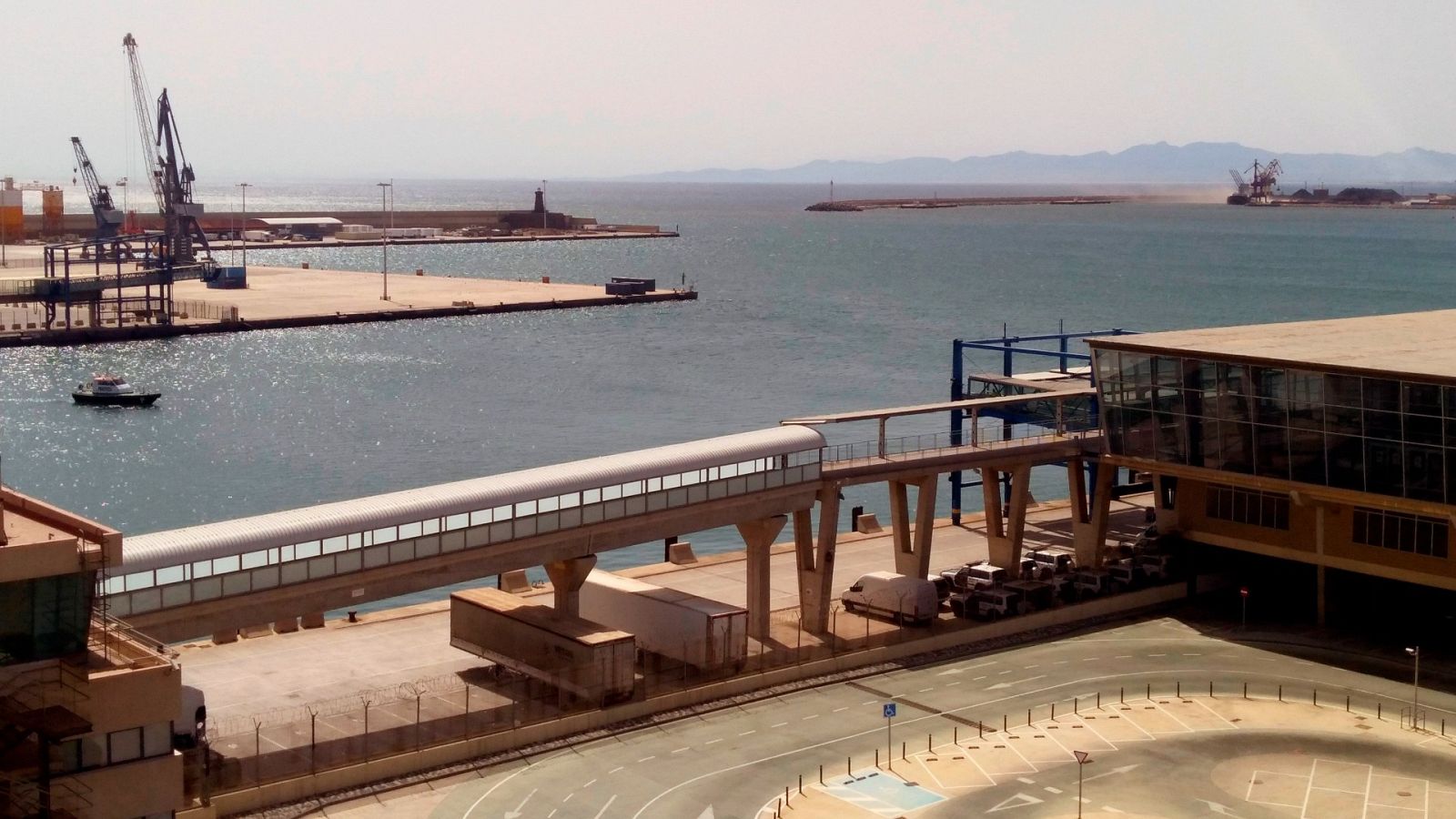 El paso fronterizo de Beni Enzar está cerca del puerto de Melilla