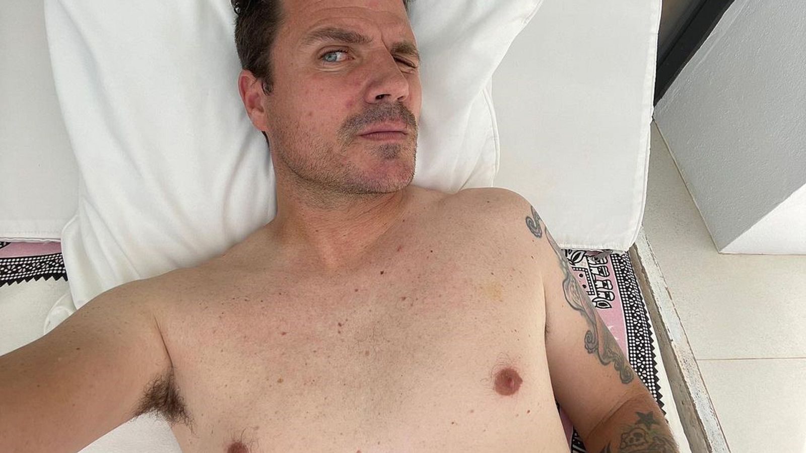 Dani Martin enseña sus "tetillas de cabritilla", la parte de su cuerpo que siempre le ha acomplejado