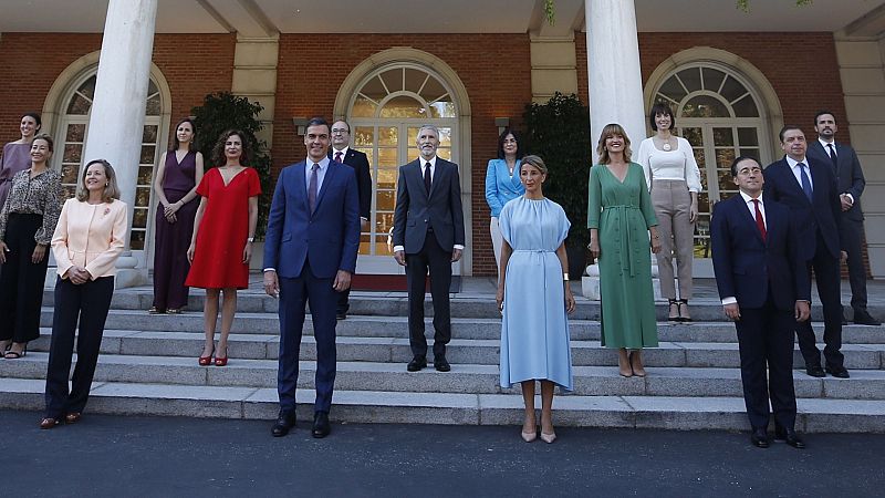 Primera foto del nuevo Gobierno: más femenino, municipalista y político 