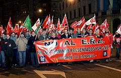 Los trabajadores de la planta de General Motors de Figueruelas se manifiestan en defensa del empleo