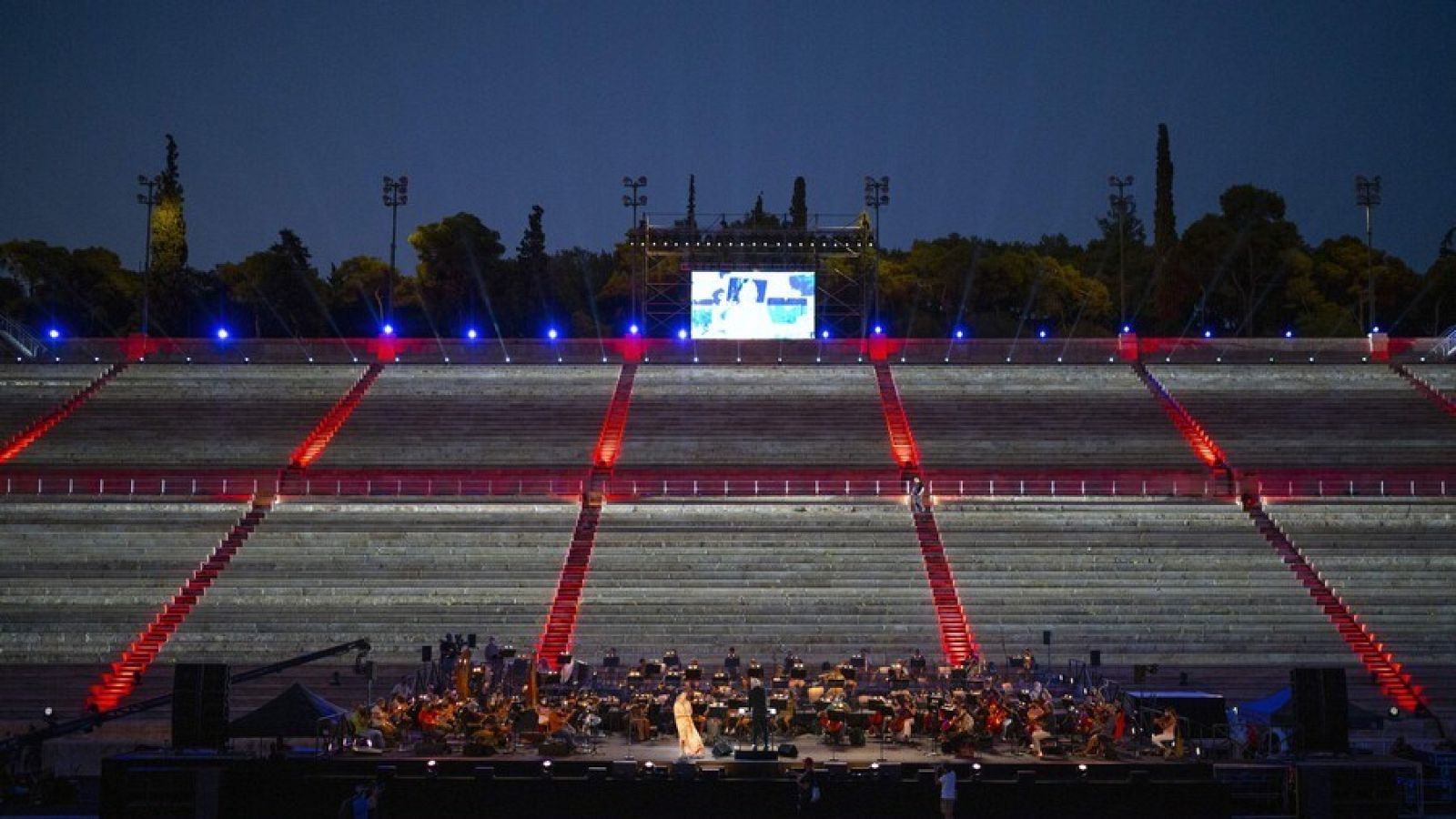 El estadio Panathinaikó, sede de los primeros juegos modernos, acoge un concierto