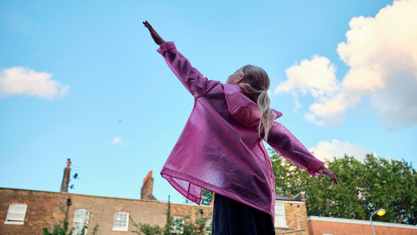 Fotograma de la película 'Listen'