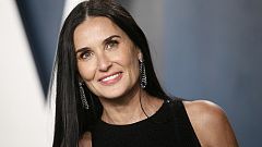 La venganza de Demi Moore: la criticaron cuando desfiló y posa en bañador con sus hijas, ¡Y parece más joven que ellas!