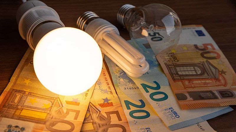 El precio de la luz bate este miércoles el récord histórico, con más de 106 euros/MWh