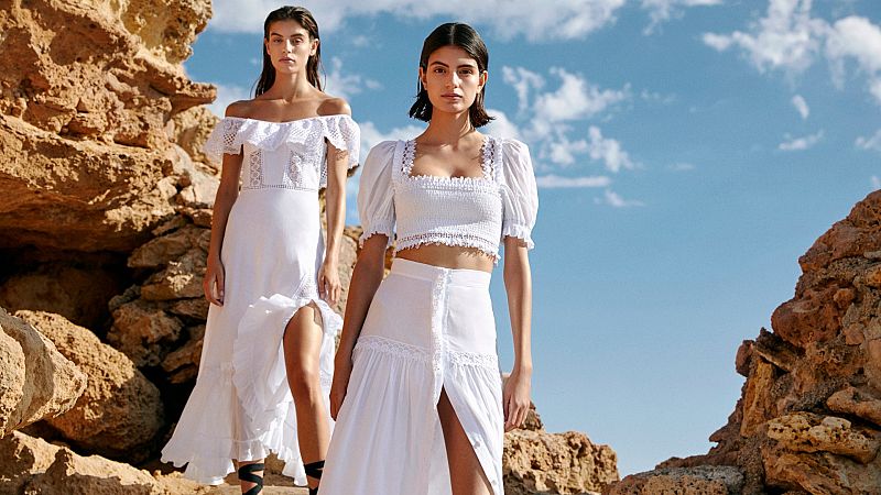 Vístete de verano con la moda ibicenca que conquista a las celebrities e influencers de todo el mundo