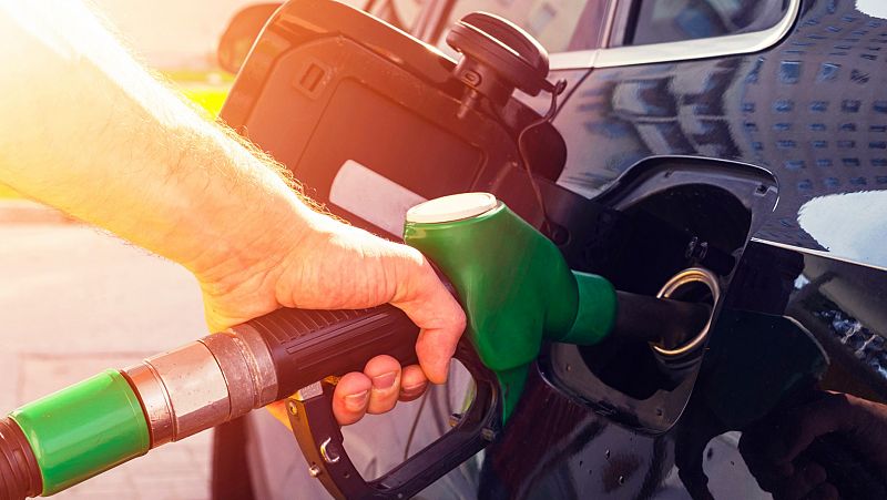 La gasolina marca un nuevo m�ximo anual: llenar el dep�sito cuesta entre 11 y 13 euros m�s que hace un a�o