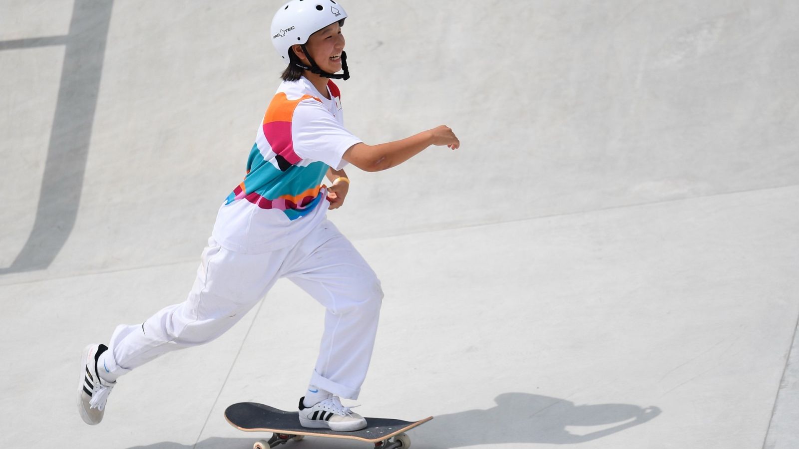 Momji Nishiya, durante la prueba de Skate Street femenino de Tokyo 2020