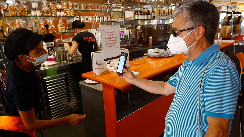 El salario medio bajó un 2,6 % en 2020 hasta 22.837 euros, la menor cifra en tres años