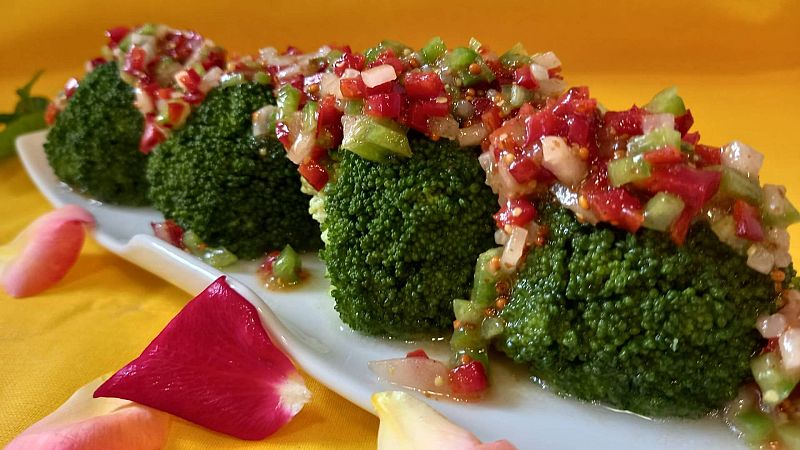 Receta de brócoli a la vinagreta de pimientos