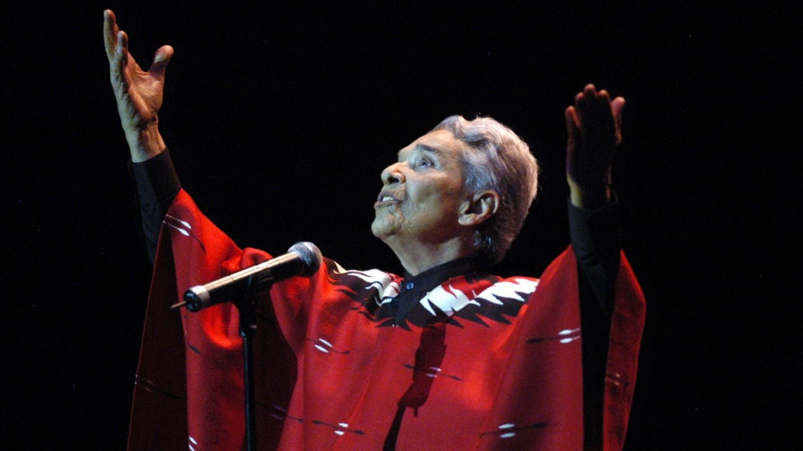 Chavela Vargas en concierto en el Teatro de la Ciudad de la capital mexicana con el que se despidió de los escenarios
