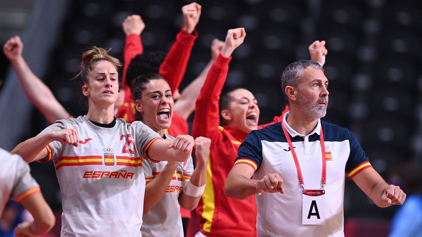 Las 'Guerreras' celebrando la victoria ante Brasil