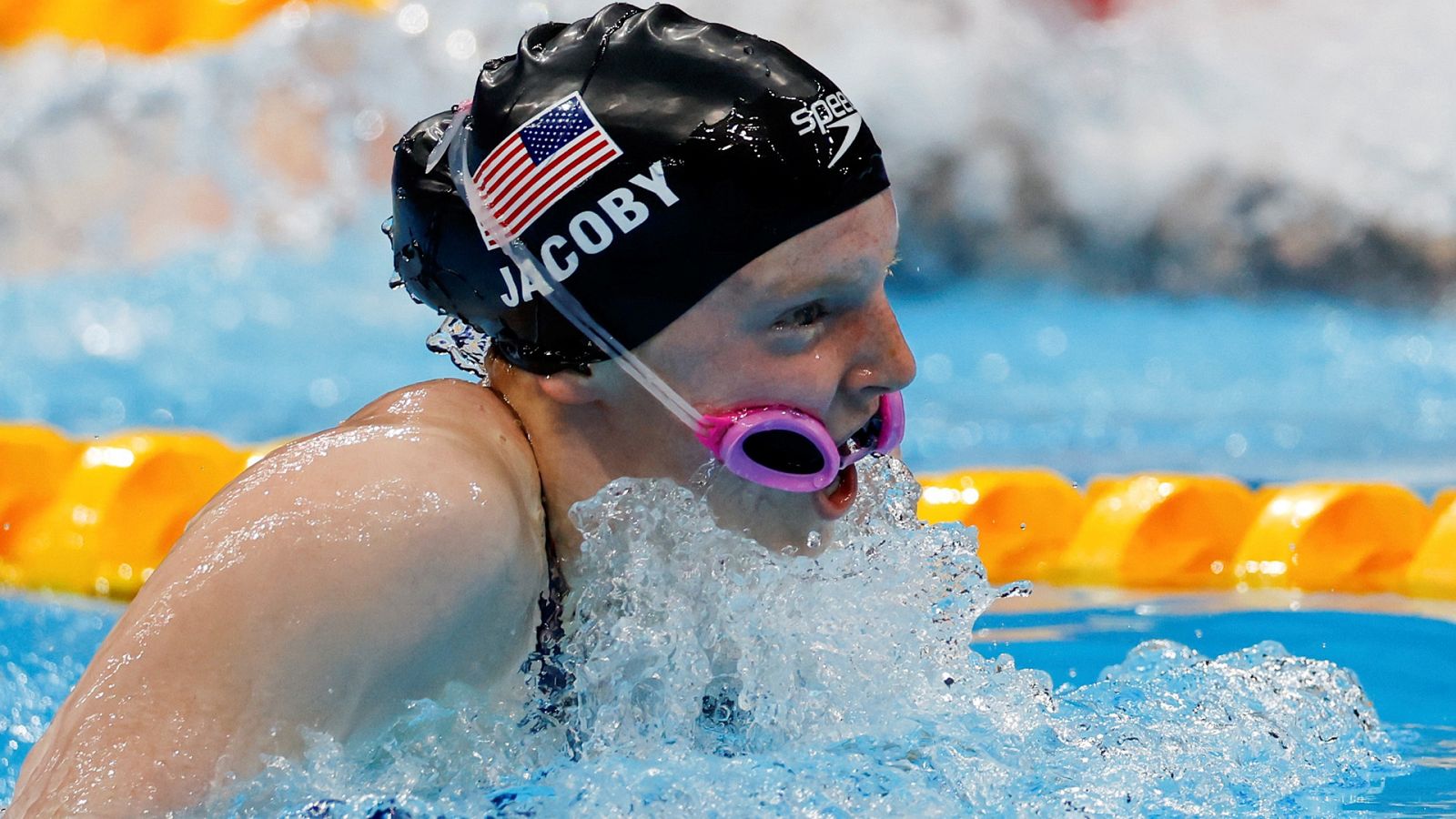 La estadounidense Lydia Jacoby, con sus gafas rosas alrededor de la boca, ha competido la primera final mixta 4x100 estilos de la historia de los Juegos Olímpicos.