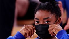 Simone Biles sorprende y regresa para competir en la final de barra