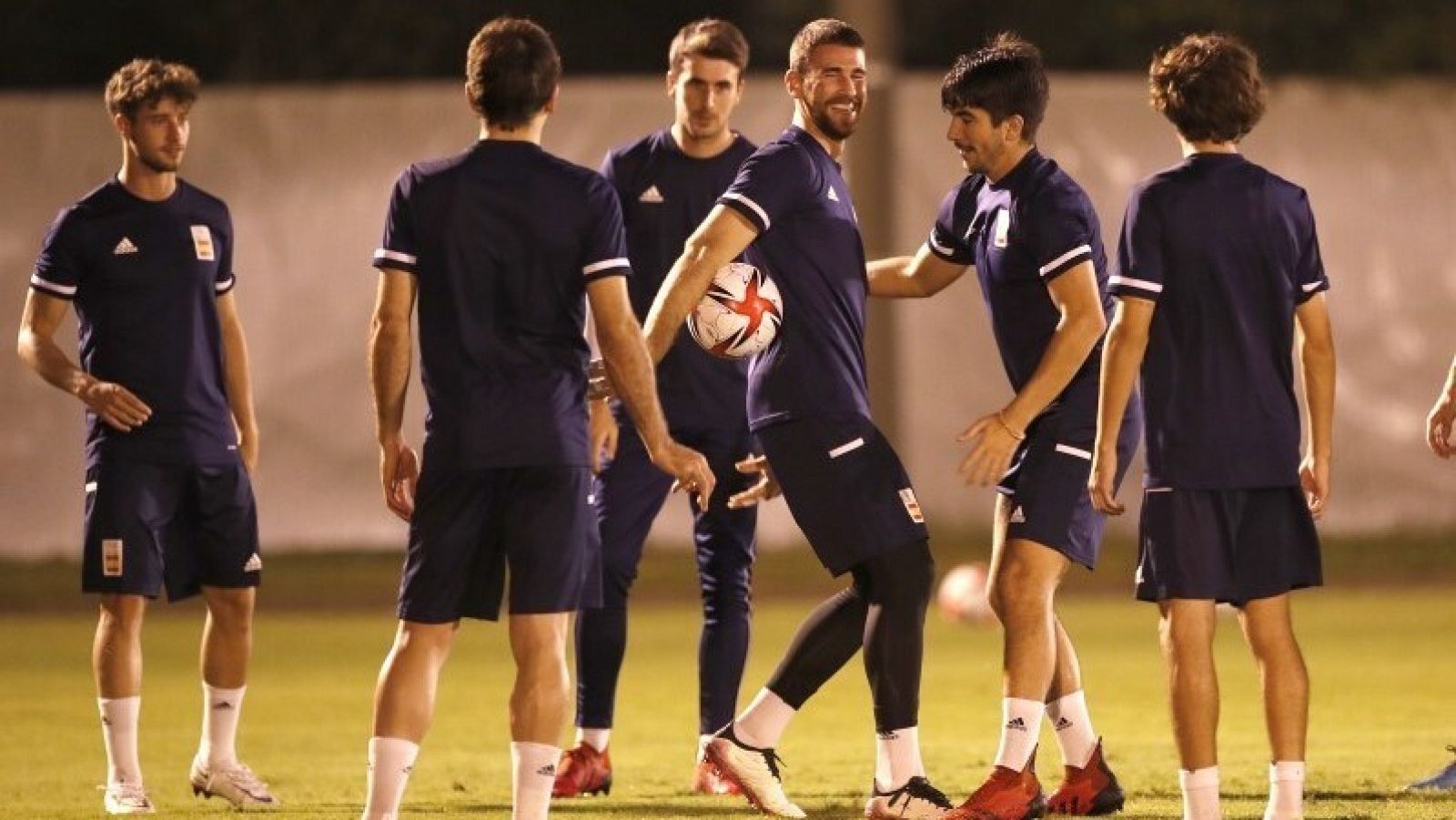 La selección española durante su último entrenamiento antes del partido contra Japón