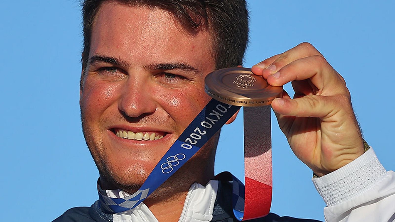 Joan Cardona consigue la medalla de bronce en la clase Finn