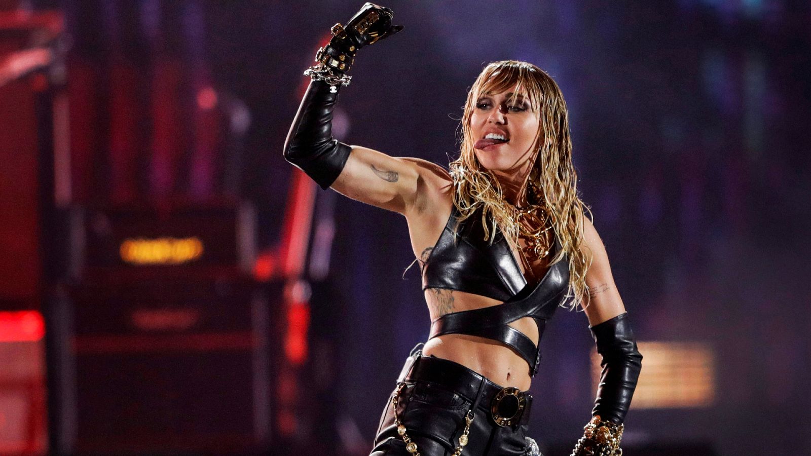 Miley Cyrus ofrece ayuda a DaBaby tras sus polémicos comentarios