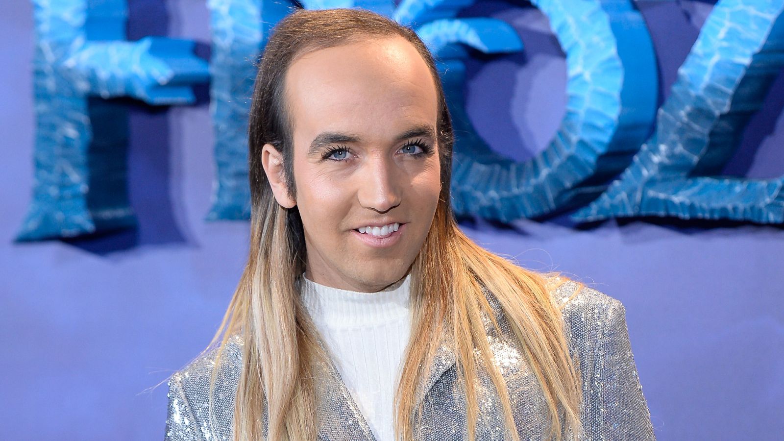 Aless Gibaja protagoniza un polémico anuncio tachado de "homófobo"