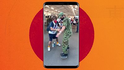 El skater Jaime Mateu consigue poner a patinar a los militares en Tokio