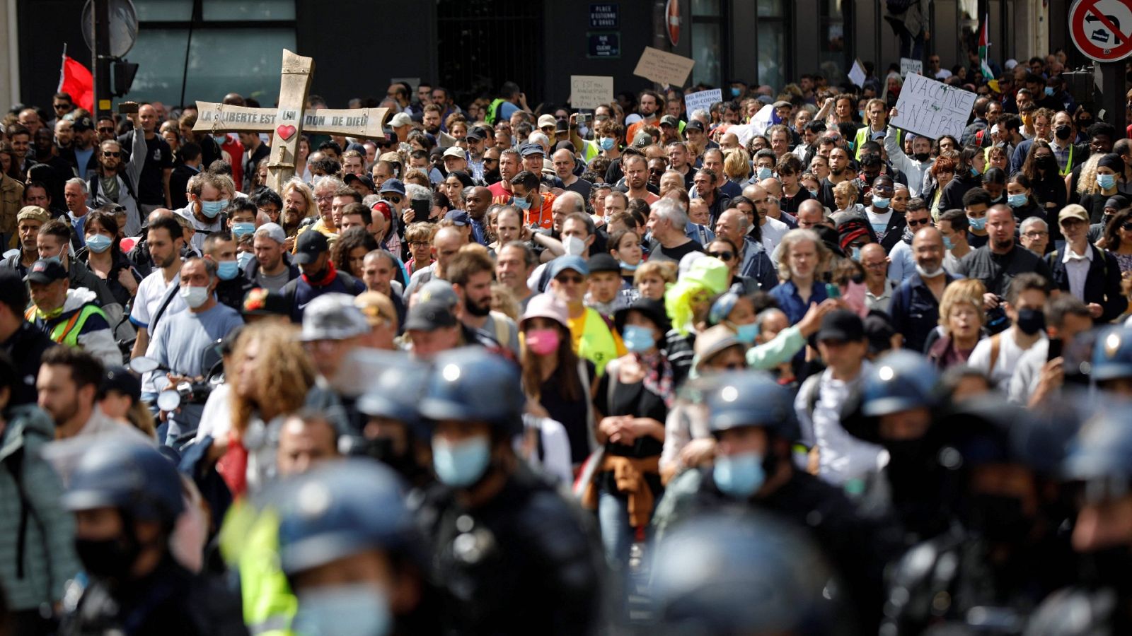 Manifestación en París contra el certificado sanitario