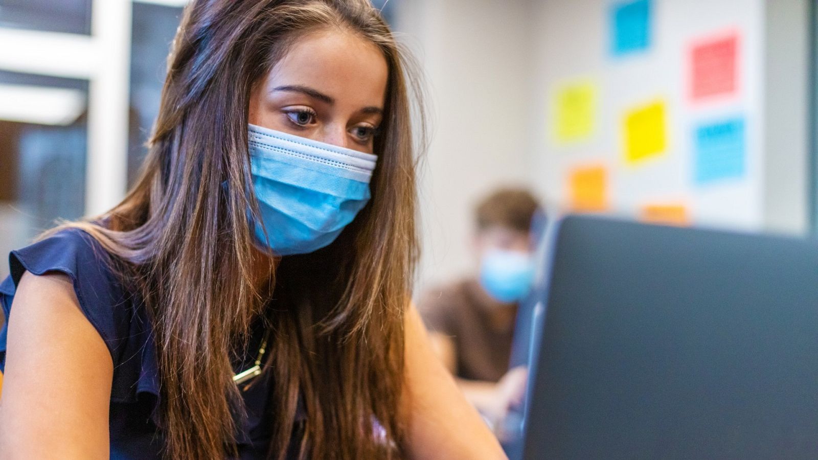 Jóvenes sin plaza pública de FP en Madrid
