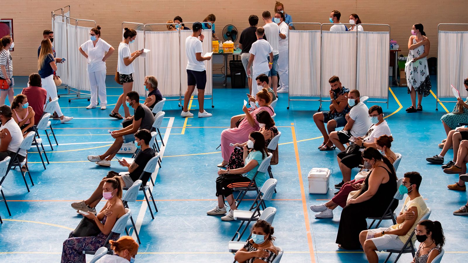 España ya tiene a más del 70 % de la población vacunada con al menos una dosis