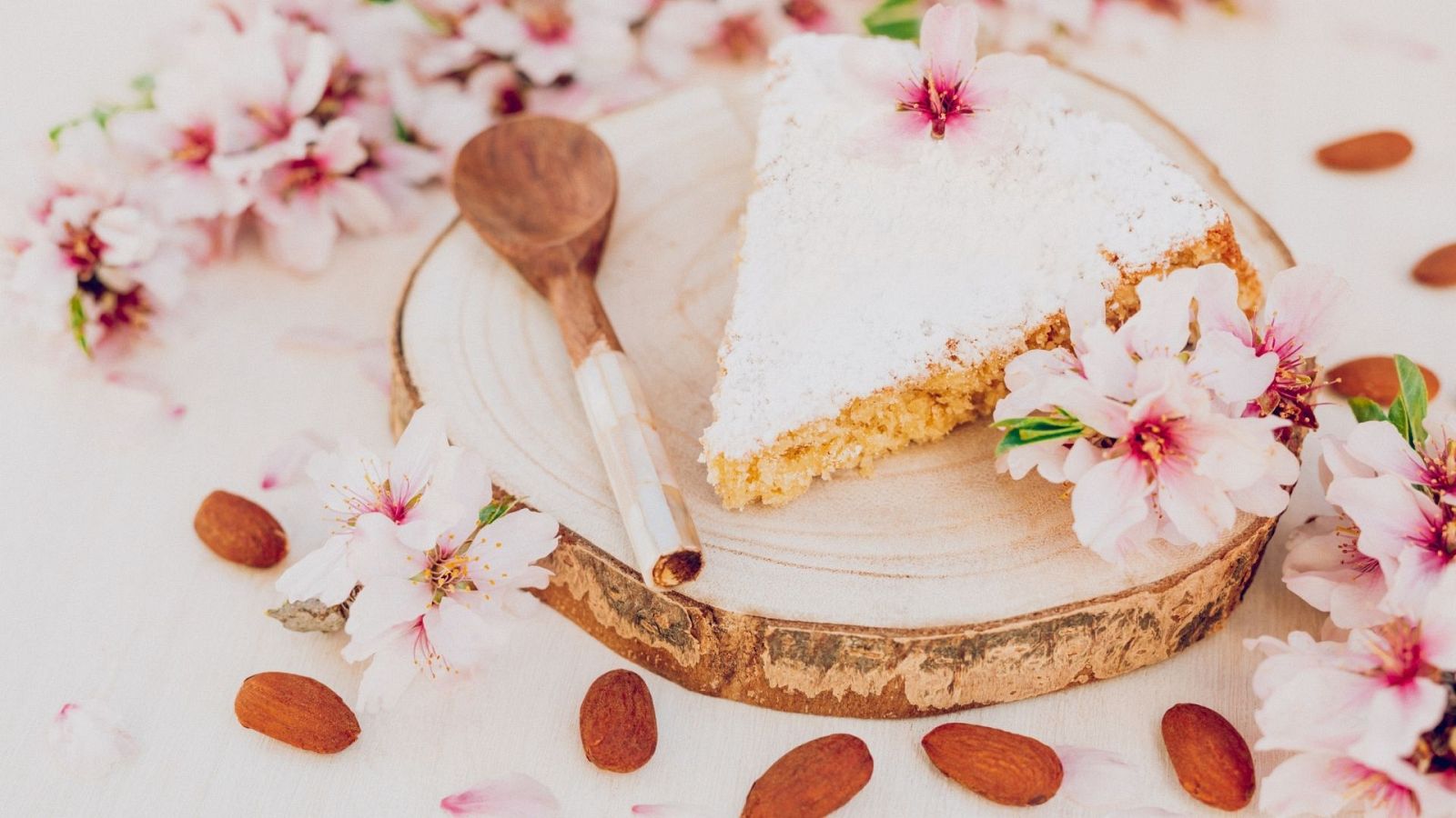 Gató mallorquín de almendras al estilo de Miquel Montoro