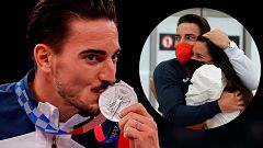 Damián Quintero 'kata' a su esposa Casandra con este beso al aterrizar en España