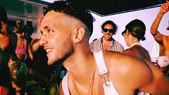 C. Tangana incendia las redes con la imagen de su polémica fiesta junto a Ester Expósito, Rocío Aguirre e Hiba Abouk
