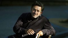 Mikel Santiago: "Soy un tío de ideas peligrosas"