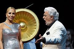 Marta Sánchez envuelta en polémica por cantar en el concierto de Plácido Domingo y versionar juntos el himno de España